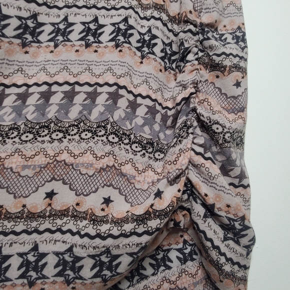 ONLY Edge collection patterned mini dress - Picture 3 of 6